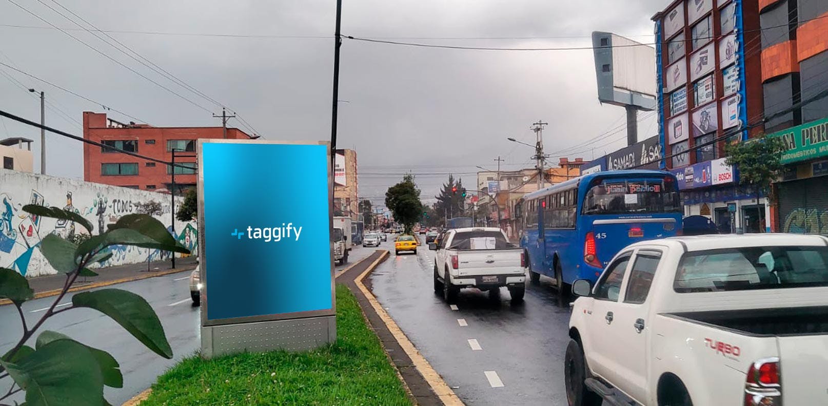 Pichincha - Quito - Alonso De Angulo - Lauro Guerrero - Frente A Plaza Cívica Eloy Alfaro, Quito